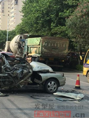 太幸運了！轎車被撞成麻花 車內人無大礙