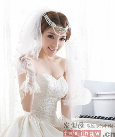 初秋浪漫迷人婚紗照新娘髮型   簡約高貴造型開啟幸福之門