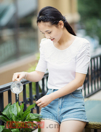 武大蘿莉校花吳倩生活照 文藝范長發恬靜脫俗