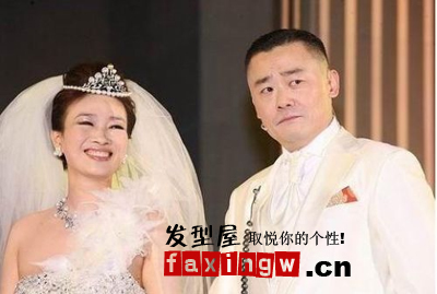 周立波與妻子胡潔婚紗髮型照片