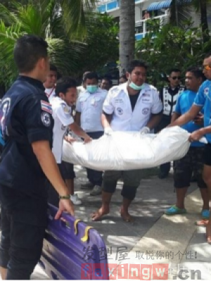 心疼，中國女遊客在懸崖自拍跌落大海溺亡